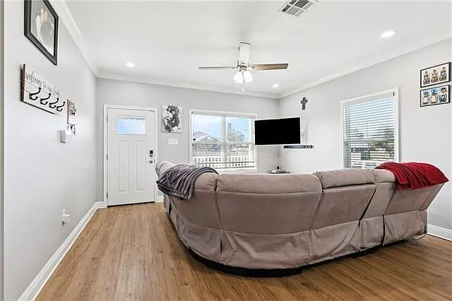 3136 Lexington St — Photo 3