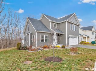 52 Bleeker Cir #52, North Haven, CT 06473