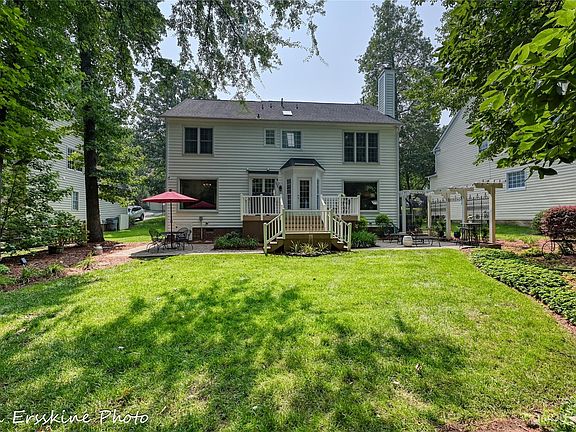 3rd image of 5713 Swanston Dr