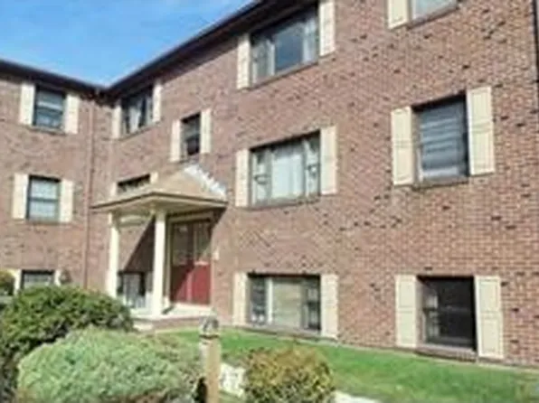 135 Vale St APT 18, Fall River, MA 02724