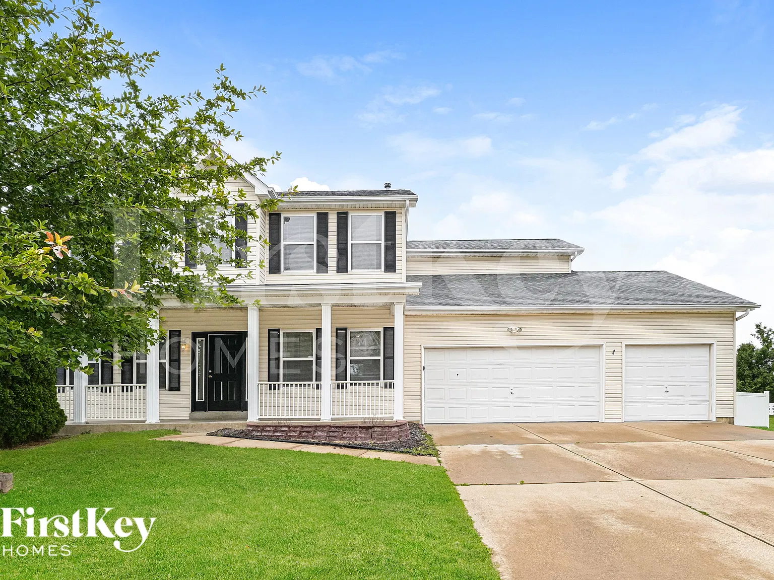 4 bed, 2.5 bath, 2200 sqft, $3,060 — Photo 2