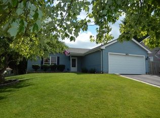 407 E Shag Bark Ln, Streamwood, IL 60107