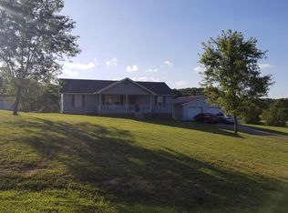 200 Three Oaks Rd, Irvine, KY 40336