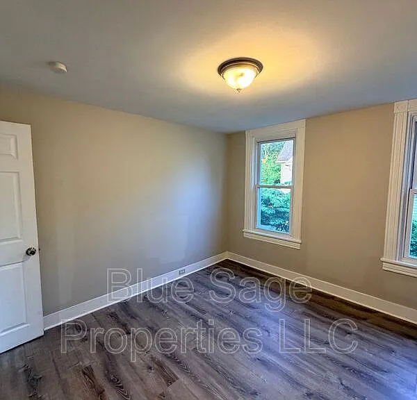 913 8th Ave — Photo 22