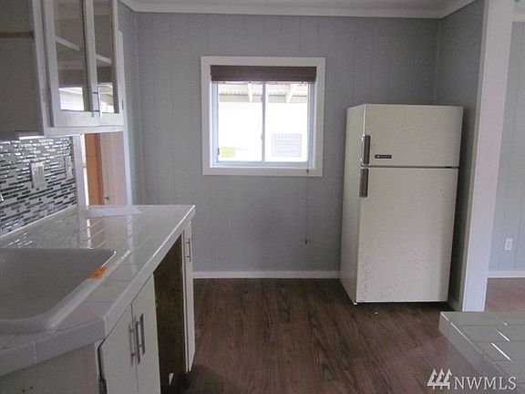 4th image of 309 10th St NE