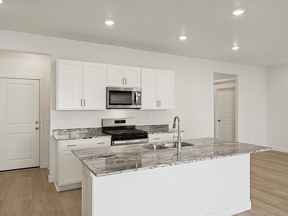 SLC_Narrows_ 3231_Kitchen_C_3422-Gina-St-Eagle-Mountain-UT.jpg