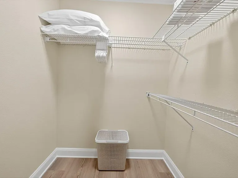 3520 Clifden Dr — Photo 27