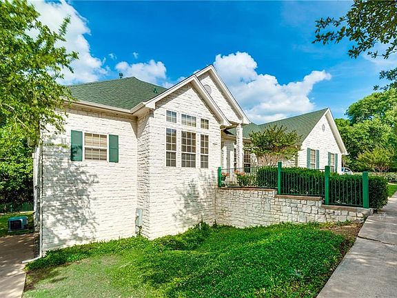 2nd image of 2411 Valley View Dr