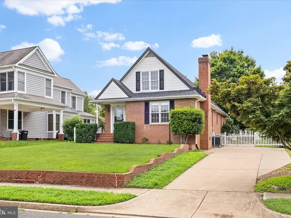 408 Riverside Dr, Fredericksburg, VA 22401