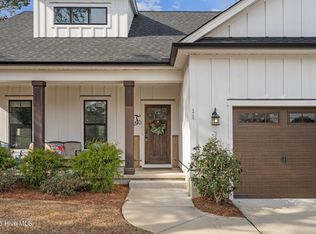 11 Sailview Ct, Hampstead, NC 28443