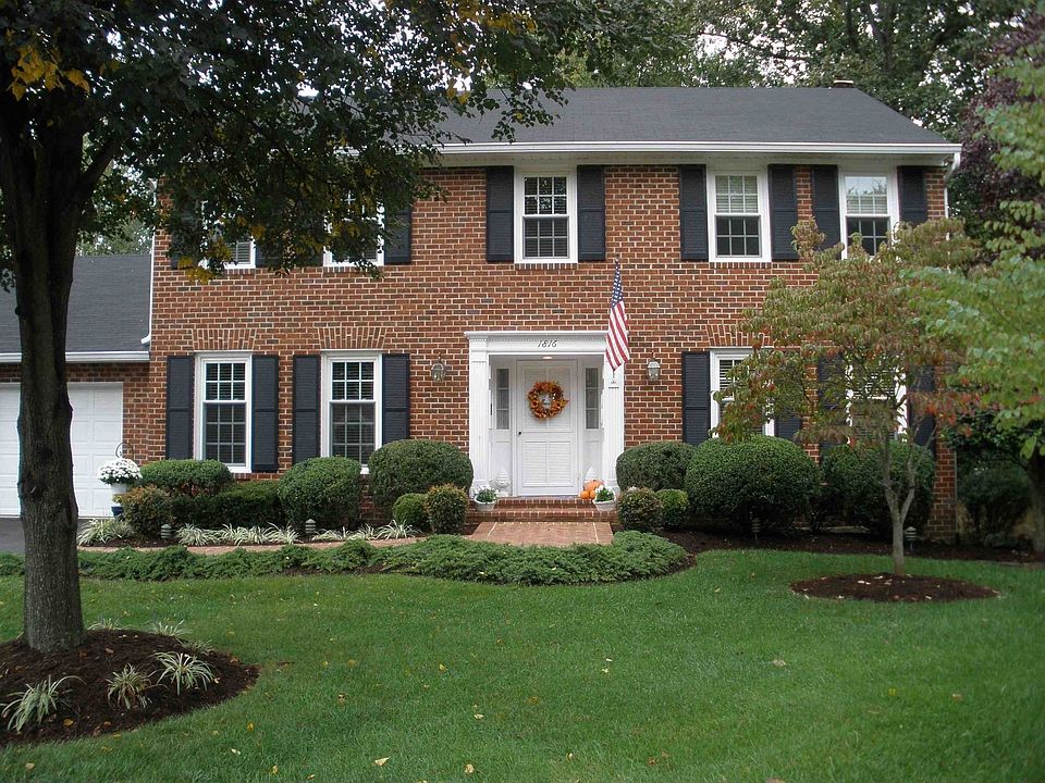 Gorgeous Colonial