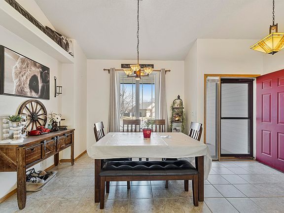 4th image of 307 W Waterford Ct