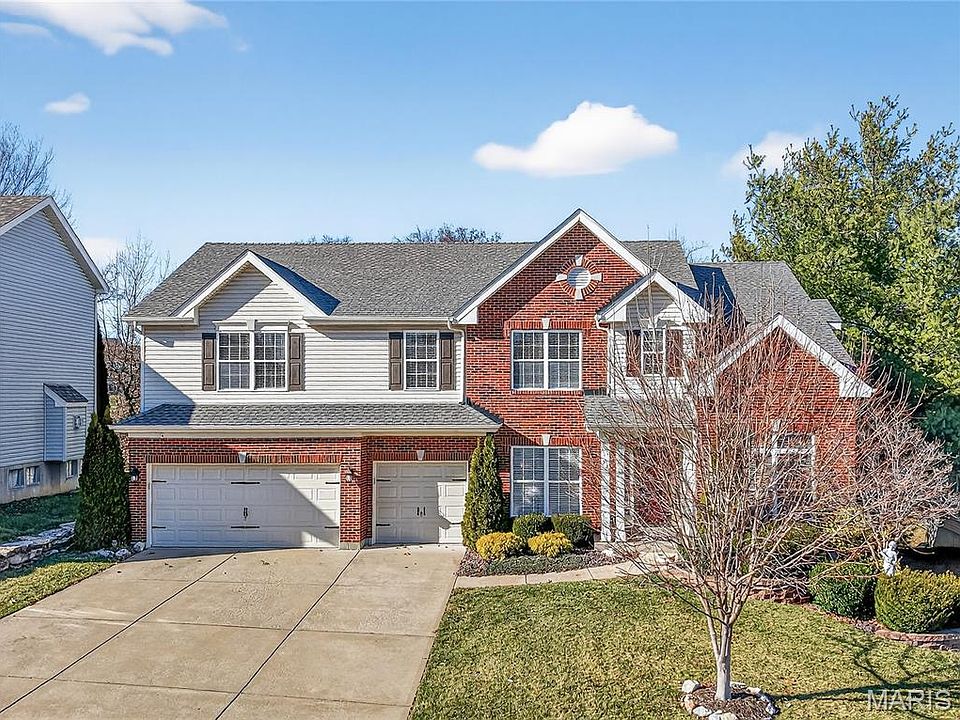 1st image of 27 Carlton Lake Ct
