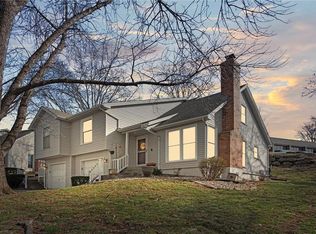8541 W 109th Ter, Overland Park, KS 66210