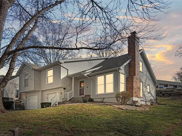 8541 W 109th Ter, Overland Park, KS 66210