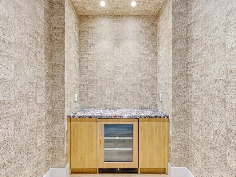 120 Halsey Ln — Photo 22