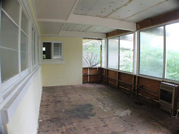 3rd image of 1533 Broadway St