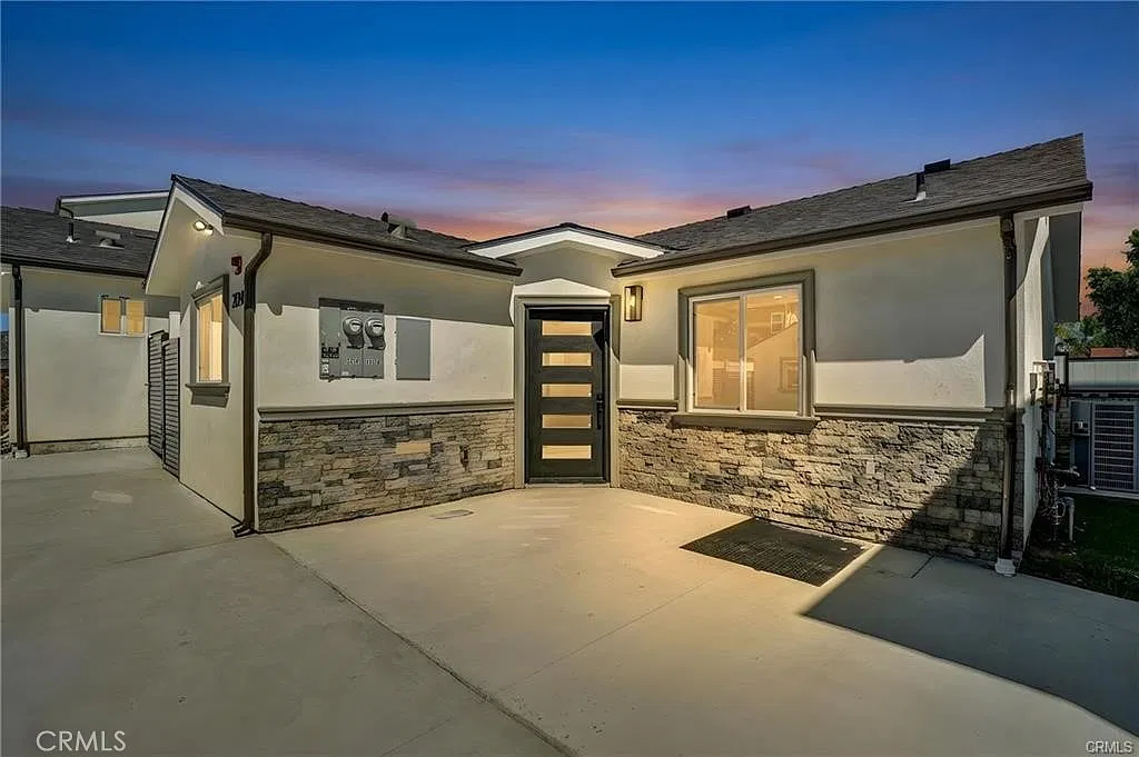 2 bed, 750 sqft, $3,600 — Photo 1