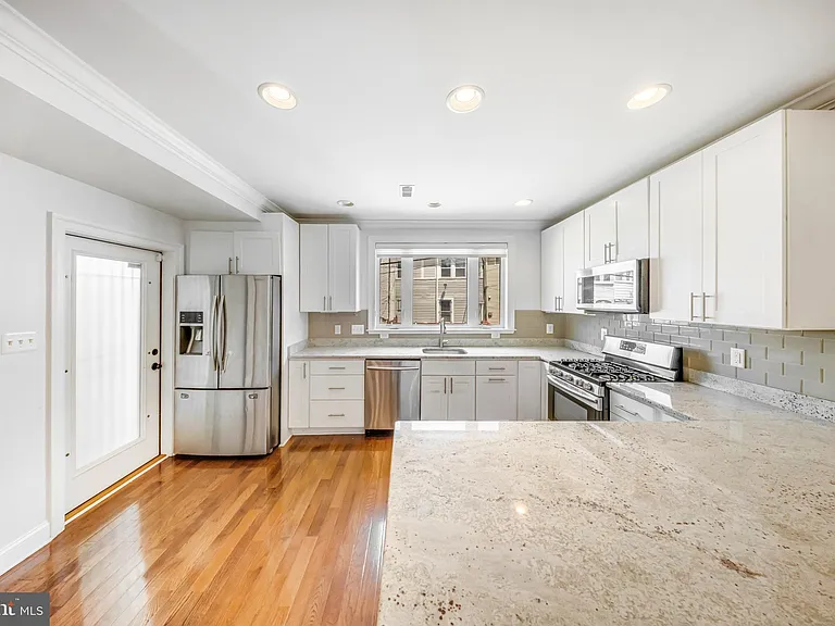 1505 Spring Pl NW — Photo 7