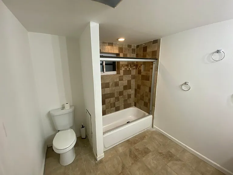 1215 Walnut St — Photo 13