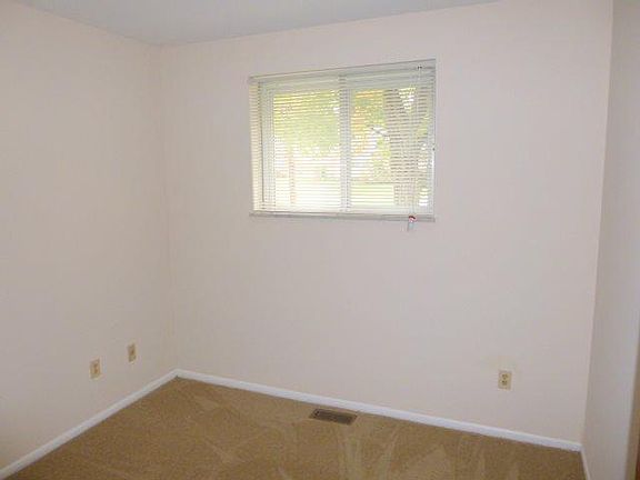 2nd image of 2534 Highwood Ln