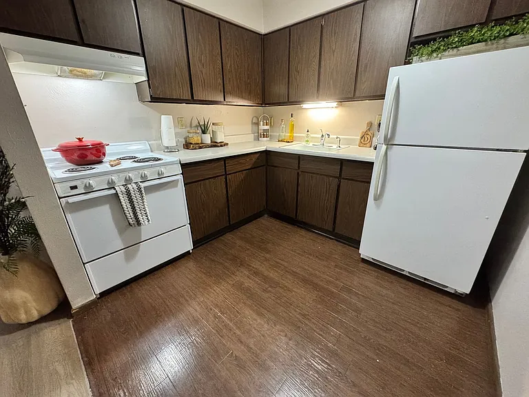 2306 W 4th St — Photo 19