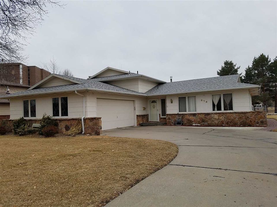 1st image of 818 William Ave