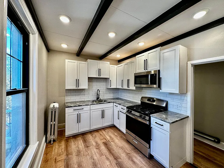 401 Main St #3 — Photo 2
