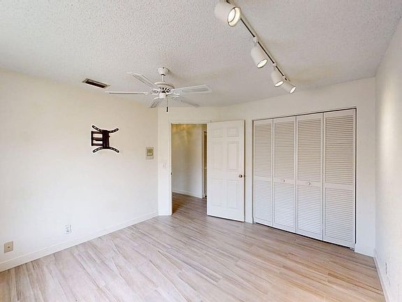 3rd image of 23330 La Vida Way