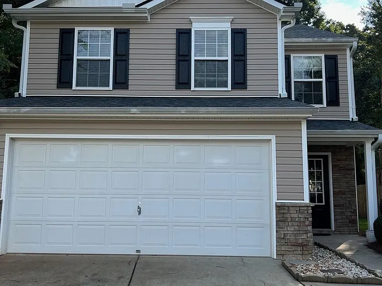 2530 Sheldon Pl — Photo 2