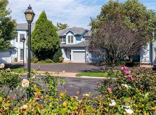 713 Balfour Pl, Melville, NY 11747
