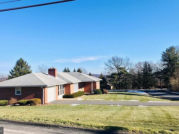 4th image of 221 Clary Ave