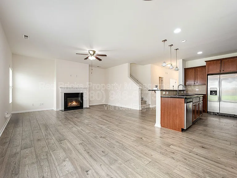 3530 Alister Ave SW — Photo 9