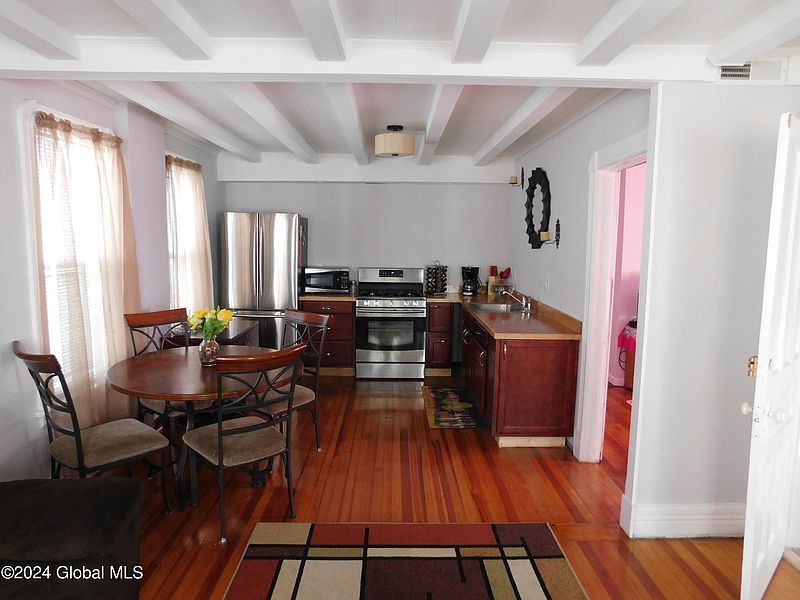4th image of 11 Ingersoll Avenue