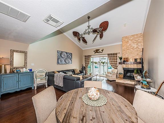 3rd image of 2515 Bay Blvd #A