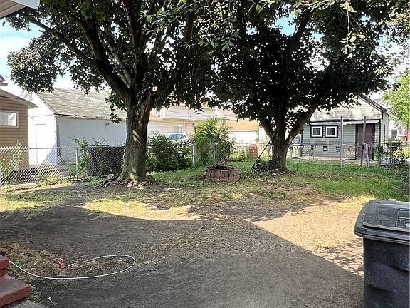 4th image of 2107 Fulton Rd
