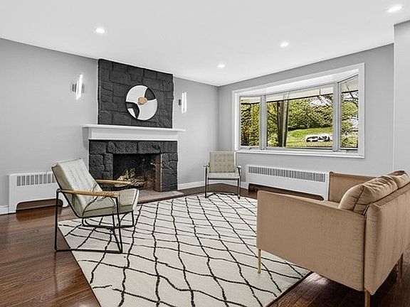 5th image of 255 West St