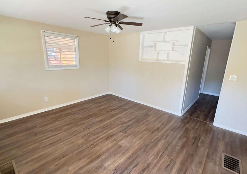 2nd image of 416 Macedonia Rd SE