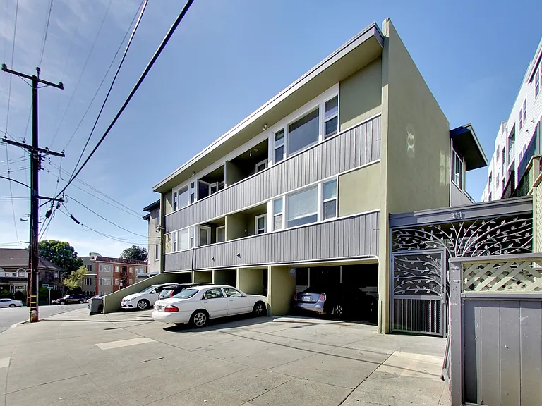 311 Lester — Photo 30