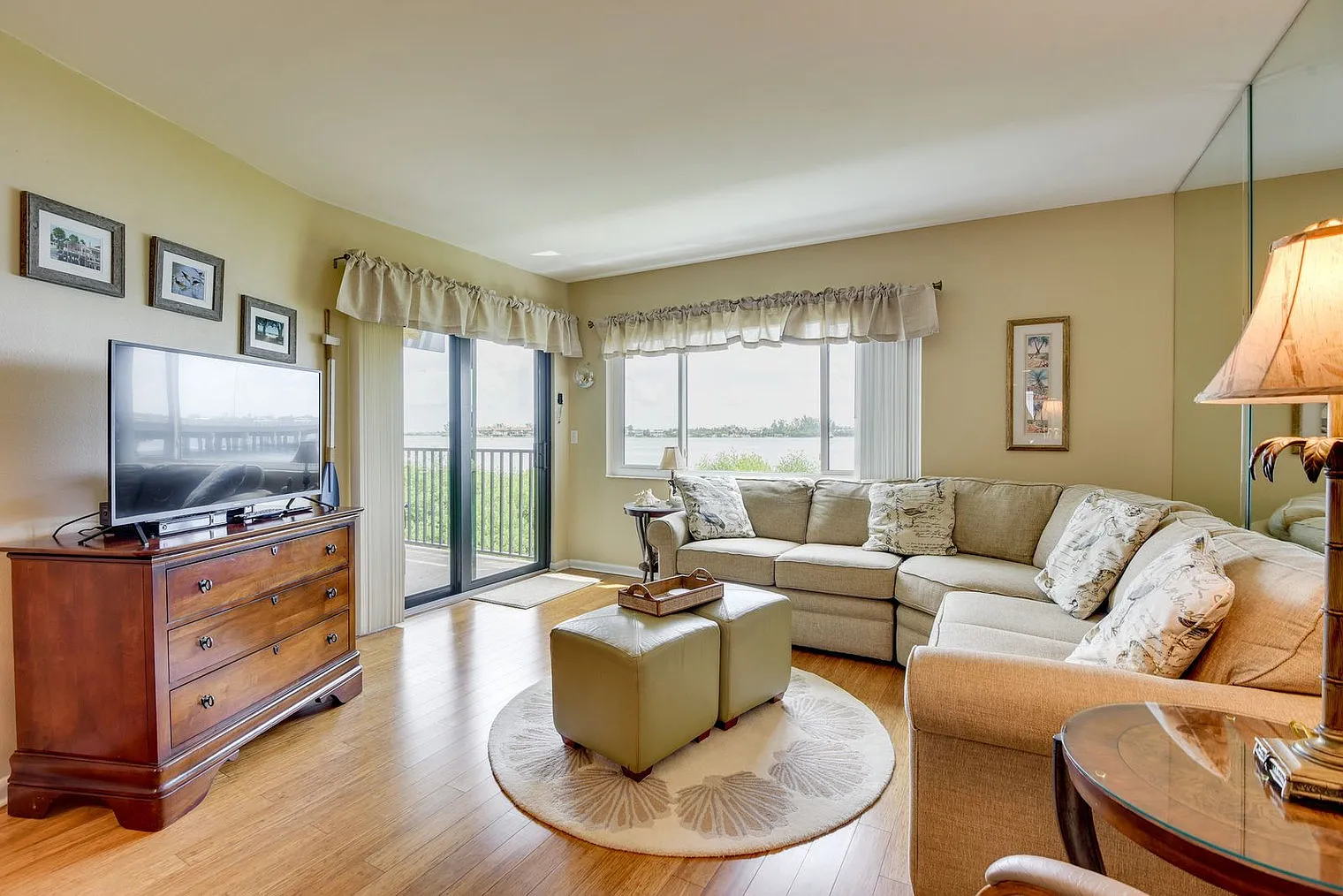 2 bed, 2.0 bath, 990 sqft, $14,095 — Photo 2