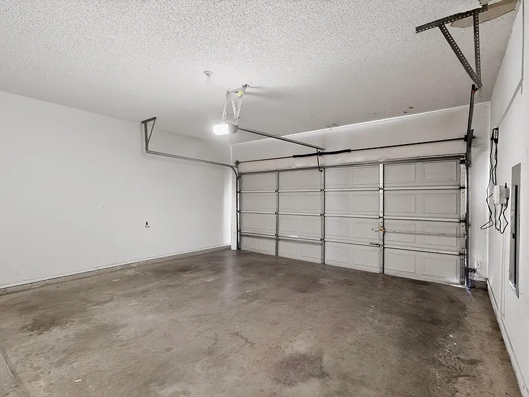 2023 Nottingham Pl — Photo 18