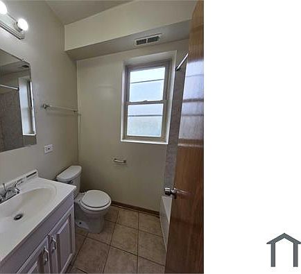 3rd image of 11027 S King Dr #3E