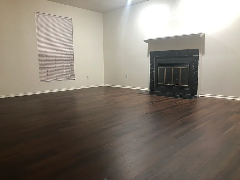 2401 Leon St #106 — Photo 21