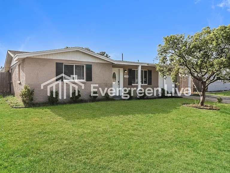 12904 Kings Manor Ave — Photo 2
