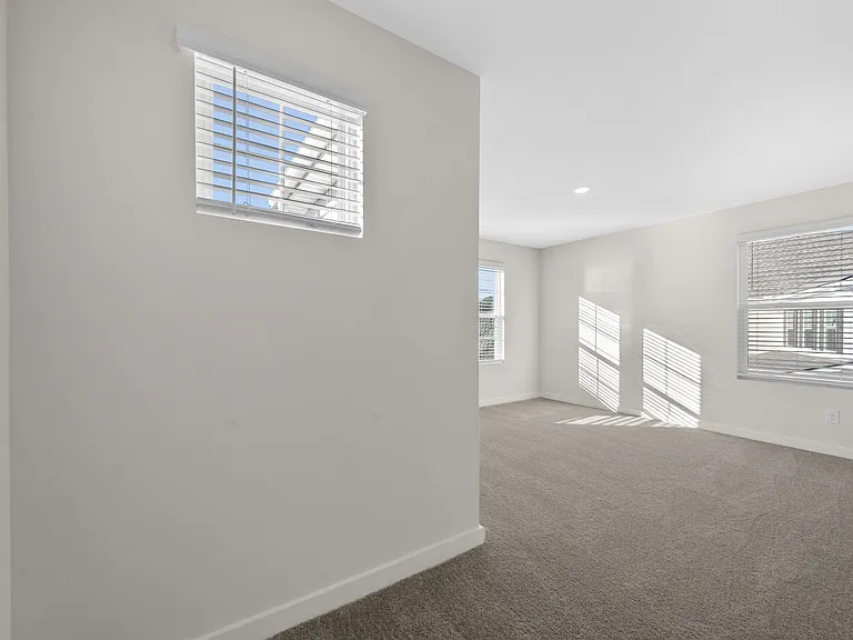 887 Bur Oak Ct — Photo 33