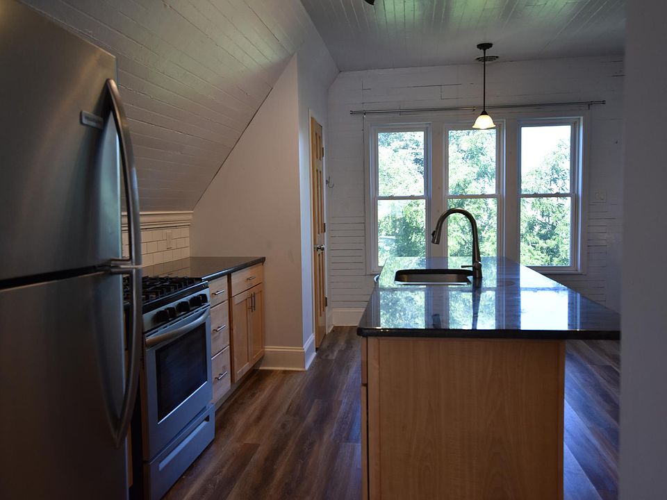 1st image of 190 Baynes St #3