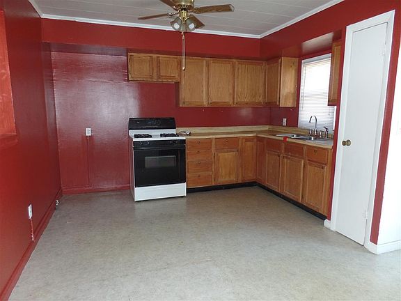 3rd image of 611 W Victor St