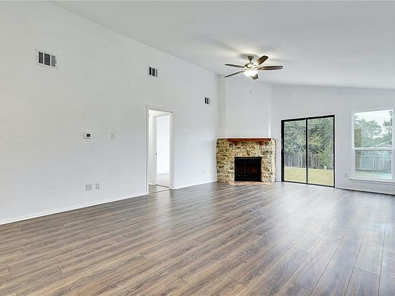 5th image of 12101 Sunderland Dr