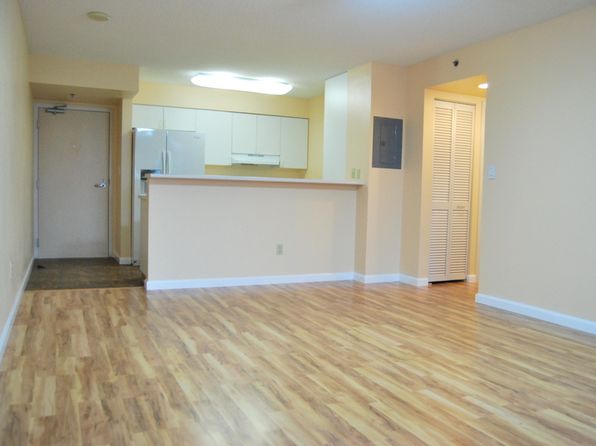 215 N King St APT 211