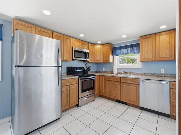 762 Merrimack Ave, Dracut, MA 01826